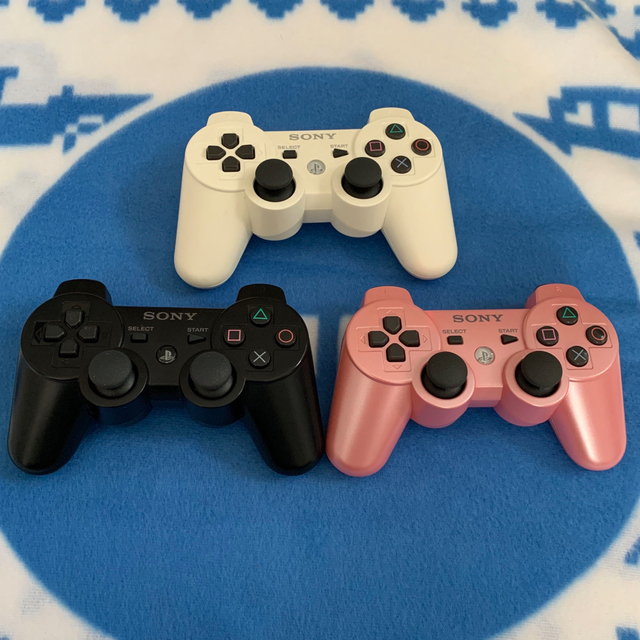 PlayStation3(プレイステーション3)のデュアルショック3 Dualshock3 White+Pink+Black 3台 エンタメ/ホビーのゲームソフト/ゲーム機本体(その他)の商品写真