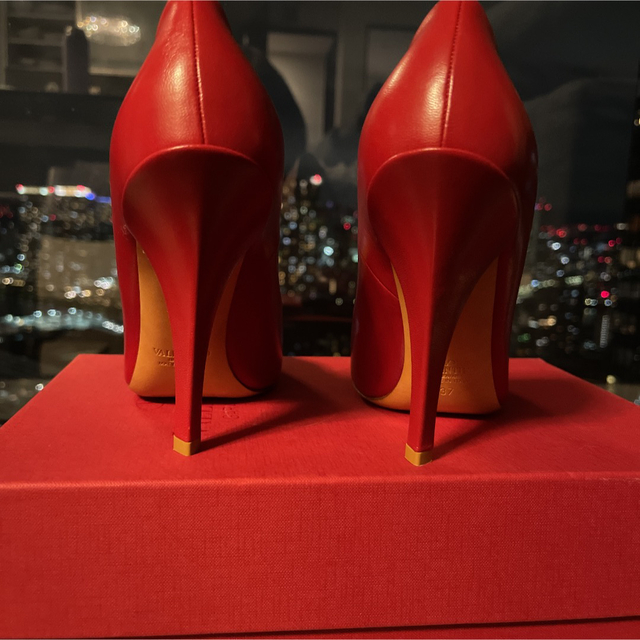 VALENTINO(ヴァレンティノ)のVALENTINO ヴァレンティノ ヒール パンプス 24cm 限定 赤 レディースの靴/シューズ(ハイヒール/パンプス)の商品写真