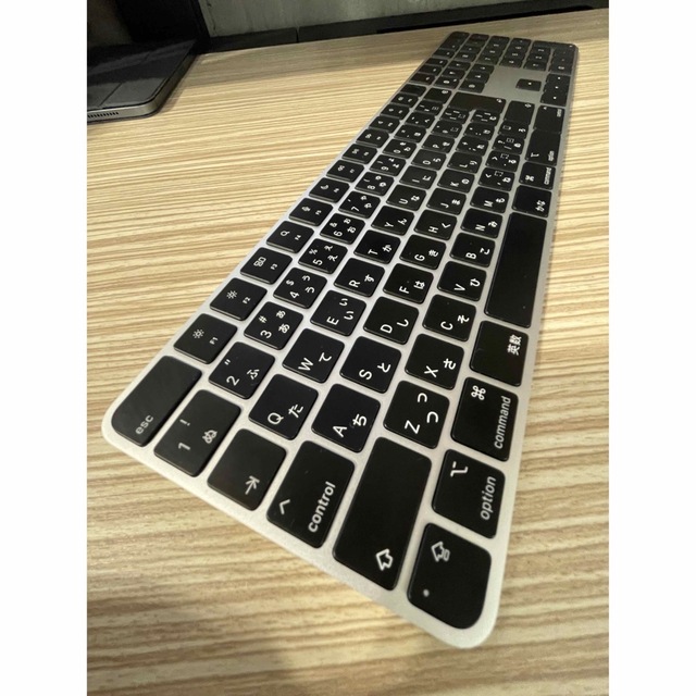 Apple(アップル)のApple Magic Keyboard TouchID JIS ブラック スマホ/家電/カメラのPC/タブレット(PC周辺機器)の商品写真