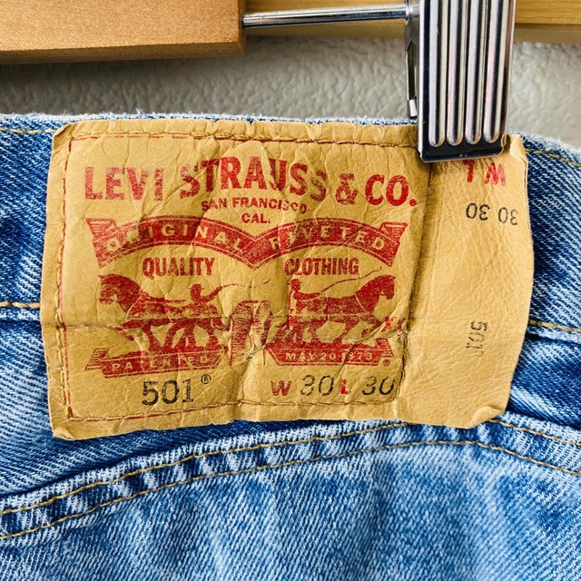 Levi's(リーバイス)の一点物　90年代ビンテージ　リーバイス　501 ブルーデニムパンツ メンズのパンツ(デニム/ジーンズ)の商品写真
