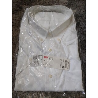 ユニクロ(UNIQLO)の【未使用】ドライイージーケアドビーシャツ（半袖）ホワイト(シャツ)