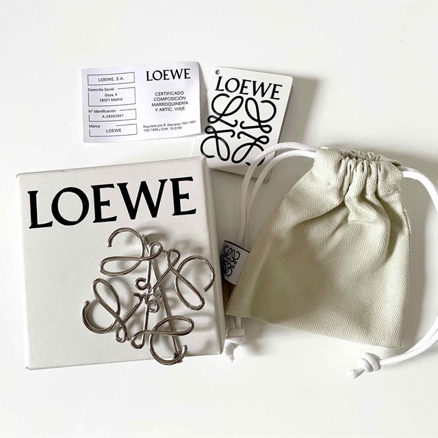 【美品】LOEWE アナグラムブローチ シルバー