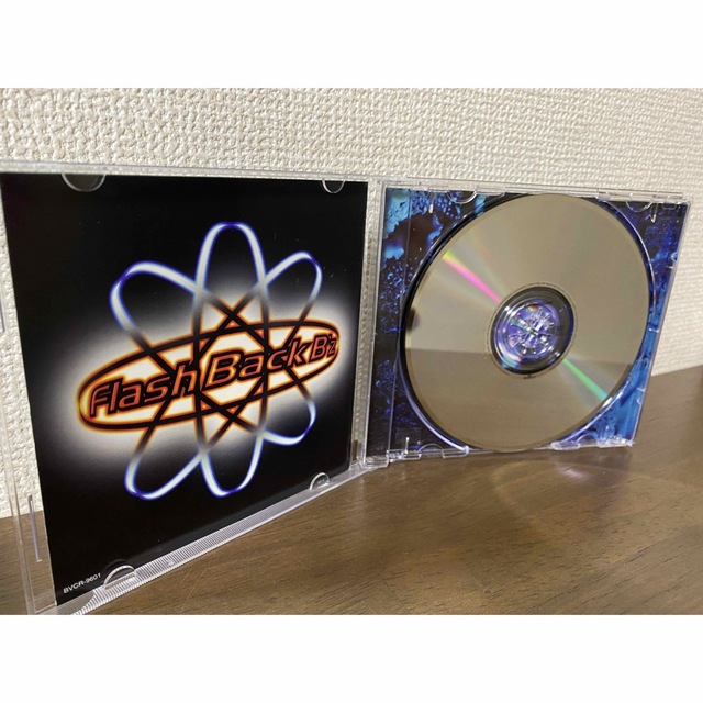 「B'z/フラッシュ・バック～B'z アーリー・スペシャル・タイトルズ」 エンタメ/ホビーのCD(ポップス/ロック(邦楽))の商品写真