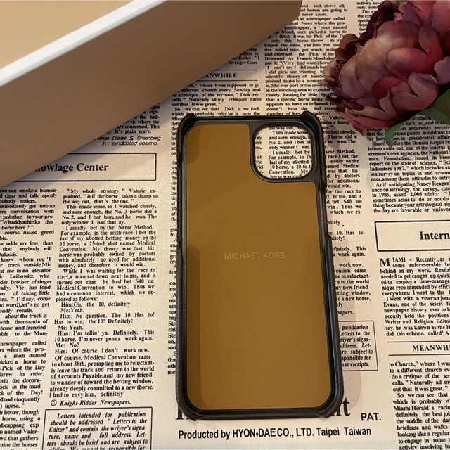 しじみちゃんショップ新品！マイケルコースiPhone13ケース