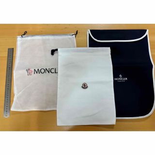 モンクレール(MONCLER)のカズキ様専用 モンクレール 巾着＋布ケース3点セット 未使用品　おまけ付！(ショップ袋)