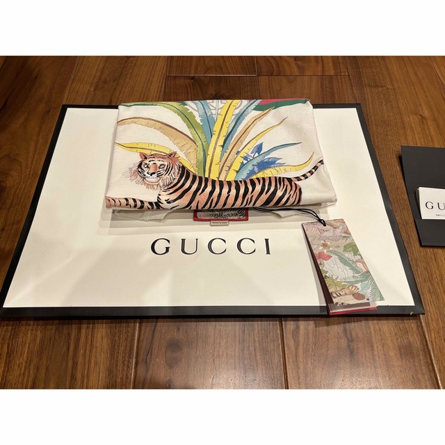 Gucci(グッチ)のGUCCI TIGER コットン Tシャツ ホワイト 新品　男女兼用 メンズのトップス(Tシャツ/カットソー(半袖/袖なし))の商品写真