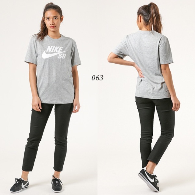 NIKE(ナイキ)のNIKE SB ナイキ　AR4210-063 半袖Tシャツ 女性用　グレー　S レディースのトップス(Tシャツ(半袖/袖なし))の商品写真