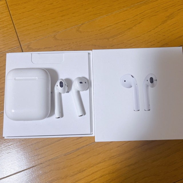 Apple(アップル)のAirPods スマホ/家電/カメラのオーディオ機器(ヘッドフォン/イヤフォン)の商品写真