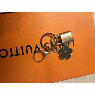 ルイヴィトン(LOUIS VUITTON)のルイヴィトン　カデナ　パドロック　キーホルダー　南京錠　キーホルダー部分新品(キーホルダー)