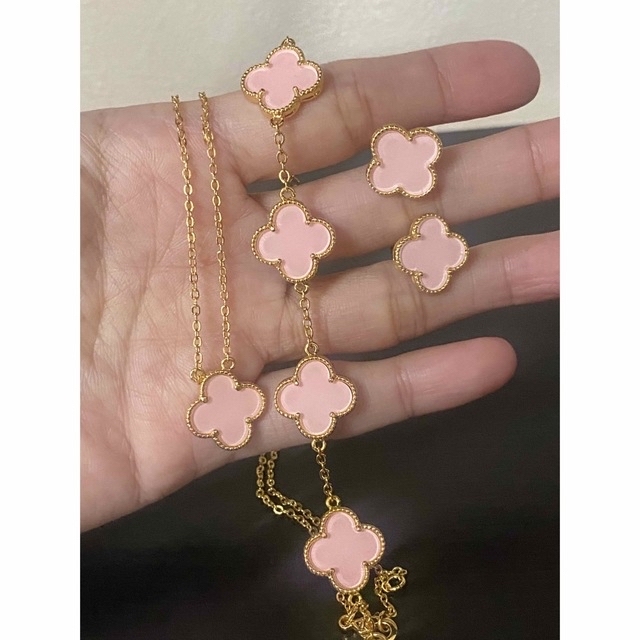 STAINLESS STEEL PINK CLOVER SET  レディースのアクセサリー(ネックレス)の商品写真