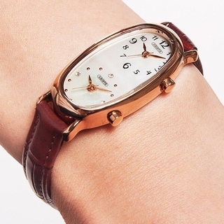 腕時計⭐️レディース⭐️ウォッチ⭐️ハート形⭐️高級感⭐️レッド⭐️おしゃれ