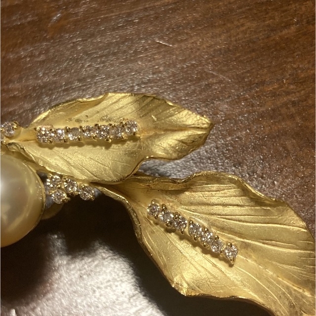 売れちゃいました！！最高品質！ゴールド白蝶貝　ダイヤVVS k18　南洋ブローチ レディースのアクセサリー(ネックレス)の商品写真