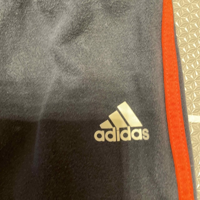 adidas(アディダス)のゆずゆ様　　adidas ズボンとパーカーセット100 キッズ/ベビー/マタニティのキッズ服男の子用(90cm~)(パンツ/スパッツ)の商品写真