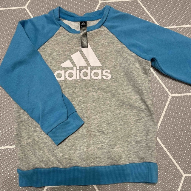 adidas(アディダス)のnaga様　美品　adidas トレーナー　100 キッズ/ベビー/マタニティのキッズ服男の子用(90cm~)(Tシャツ/カットソー)の商品写真