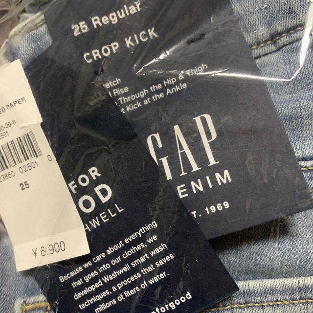 GAP(ギャップ)の新品タグ付きGAP ミッドライズ キッククロップドジーンズ レディースのパンツ(デニム/ジーンズ)の商品写真