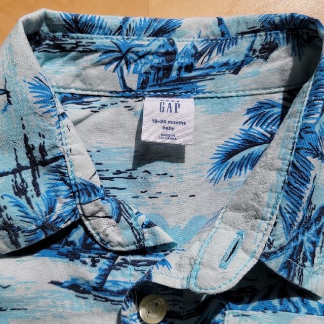 babyGAP(ベビーギャップ)のベビーGAP 90 カバーオール アロハシャツ キッズ/ベビー/マタニティのベビー服(~85cm)(カバーオール)の商品写真