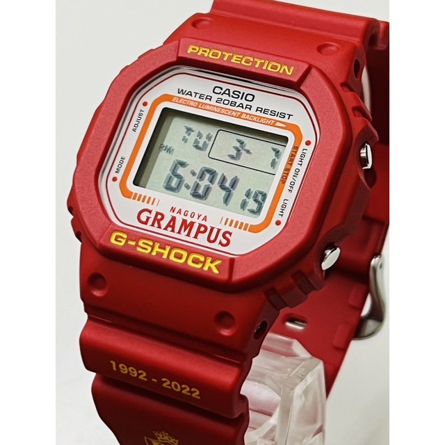 G-SHOCK(ジーショック)のG-SHOCK 名古屋グランパス モデル 30周年記念 DW-5600VT  メンズの時計(腕時計(デジタル))の商品写真