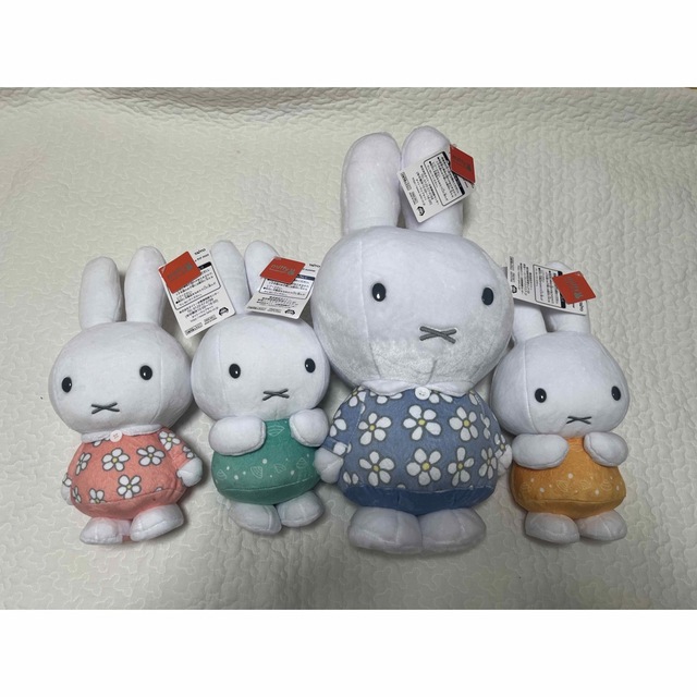 新品・未使用　ミッフィー　Miffy 特大ぬいぐるみ　SLサイズぬいぐるみ