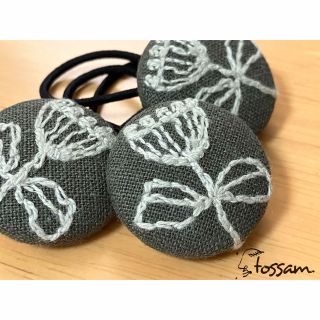 tossam ヘアゴム くるみボタン 刺繍 花 2(ヘアアクセサリー)