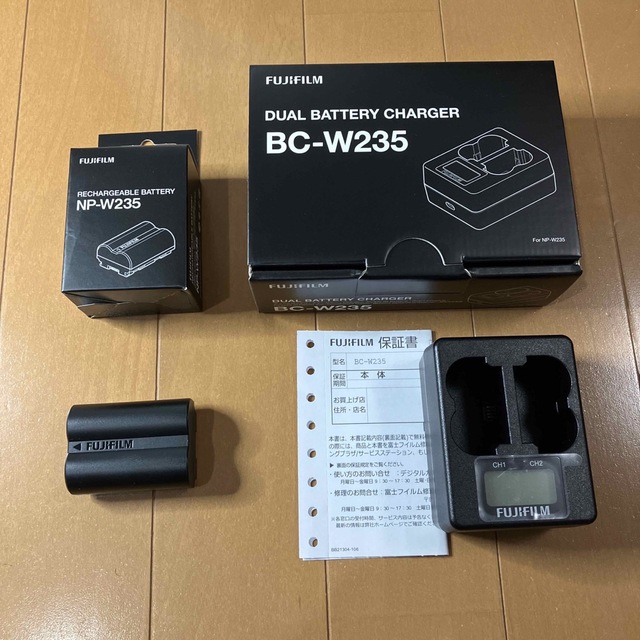 富士フイルム(フジフイルム)の純正バッテリー（NP-W235）＆充電器（BC-W235）のセット スマホ/家電/カメラのカメラ(その他)の商品写真