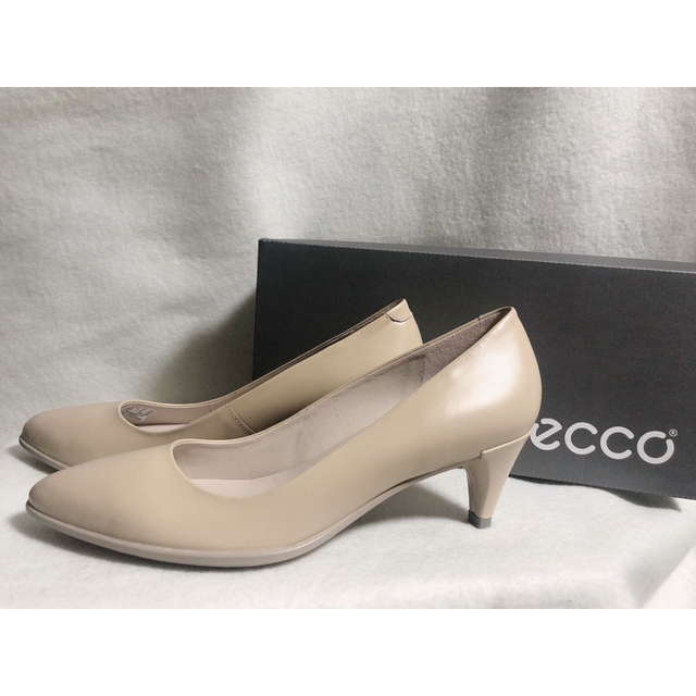 未使用eccoエコー ベージュパンプス 24.5 25.0 - www.xtreme.aero