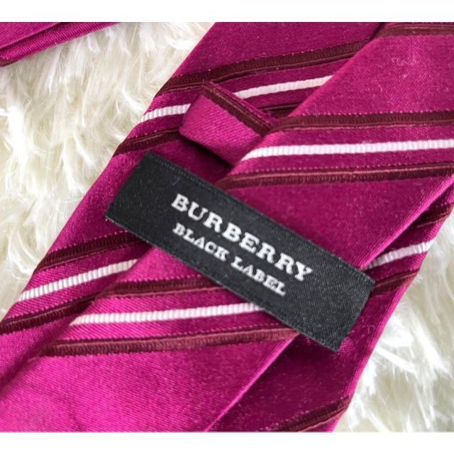 BURBERRY(バーバリー)の【美品】BURBERRY BLACK LABEL ネクタイ　レッド　ストライプ メンズのファッション小物(ネクタイ)の商品写真