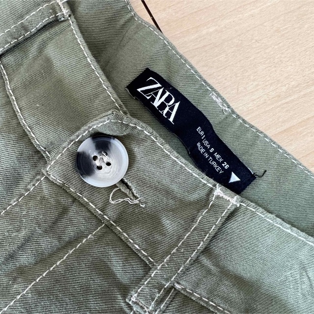 ZARA(ザラ)のZARA カーキーワイドパンツ レディースのパンツ(カジュアルパンツ)の商品写真