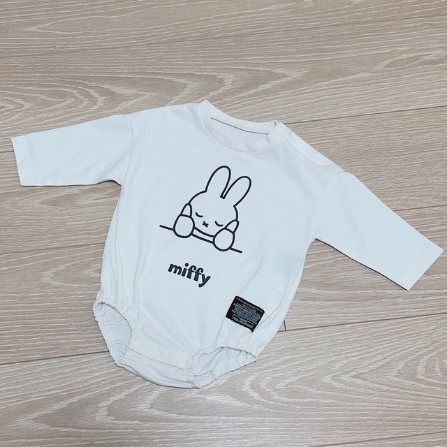 BREEZE(ブリーズ)のBREEZE miffy ロンパース 長袖70-80ホワイト キッズ/ベビー/マタニティのベビー服(~85cm)(ロンパース)の商品写真