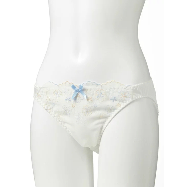 tutuanna(チュチュアンナ)の新品　チュチュアンナ　下着　ブラジャー　ショーツ　セット　ホワイト レディースの下着/アンダーウェア(ブラ&ショーツセット)の商品写真