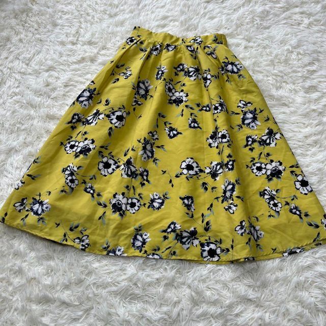 ViS(ヴィス)のvis ビス　スカート　イエロー　花柄　黄色 レディースのスカート(ひざ丈スカート)の商品写真