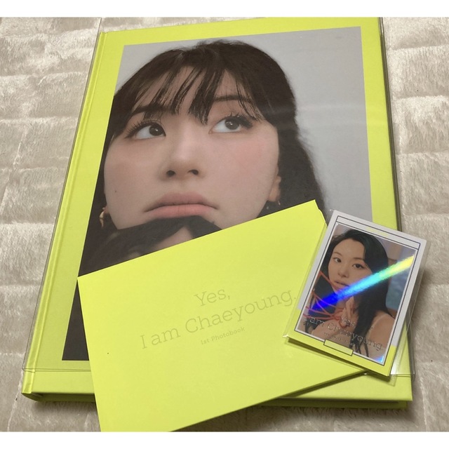TWICE(トゥワイス)のYes,I am Chaeyoung. Neon Lime ver.トレカ付 エンタメ/ホビーのCD(K-POP/アジア)の商品写真