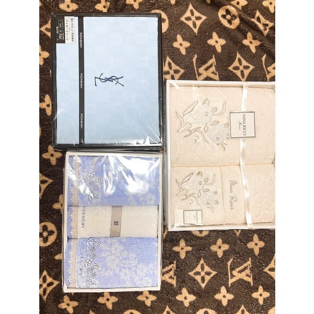 Yves Saint Laurent Beaute(イヴサンローランボーテ)のYSL/NINA RICCI/GIVENCHY  インテリア/住まい/日用品の寝具(シーツ/カバー)の商品写真