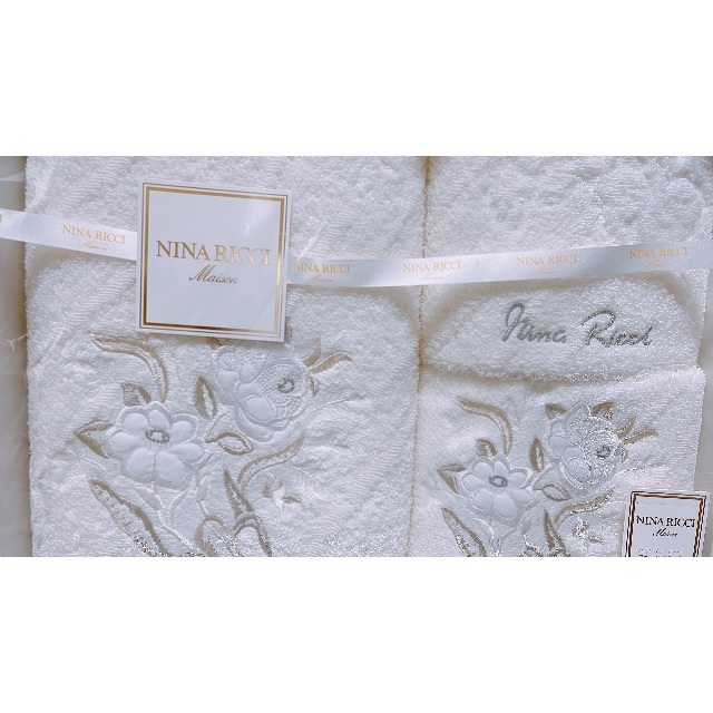 Yves Saint Laurent Beaute(イヴサンローランボーテ)のYSL/NINA RICCI/GIVENCHY  インテリア/住まい/日用品の寝具(シーツ/カバー)の商品写真