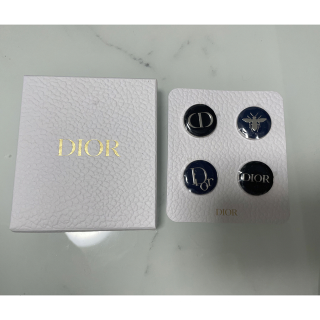 Christian Dior(クリスチャンディオール)のDIOR ピンバッジ エンタメ/ホビーのアニメグッズ(バッジ/ピンバッジ)の商品写真