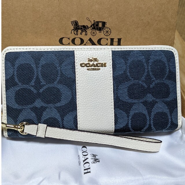 COACH 長財布 青系シグネチャー 白のワンポイント - 財布