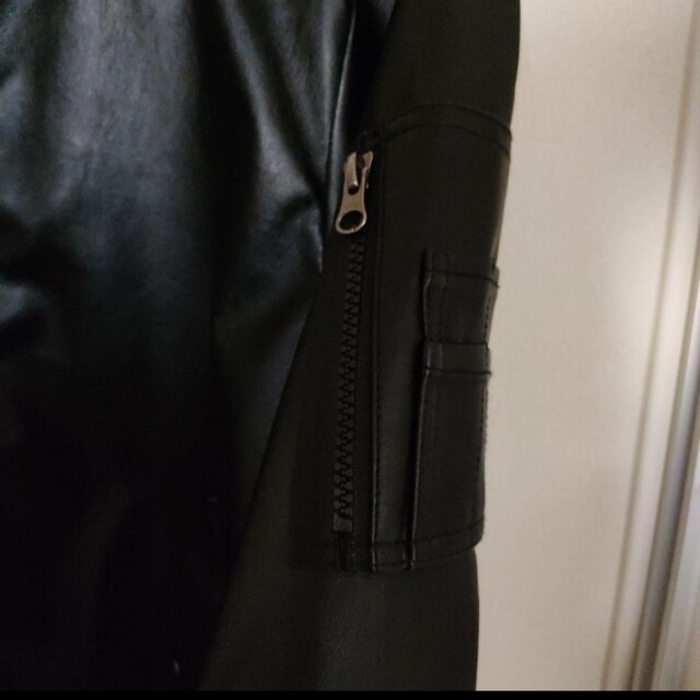 フェイクレザー　アウター　ブルゾン メンズのジャケット/アウター(ブルゾン)の商品写真
