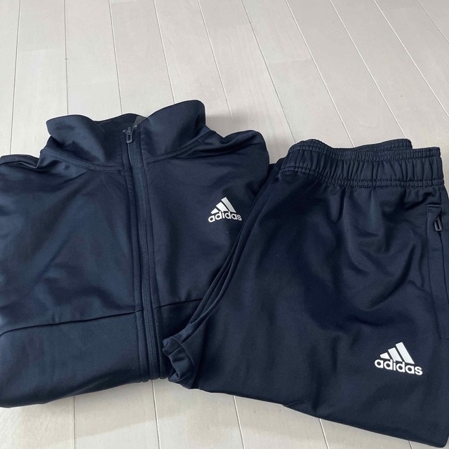 adidas(アディダス)のadidasジャージ上下セット160 キッズ/ベビー/マタニティのキッズ服男の子用(90cm~)(その他)の商品写真