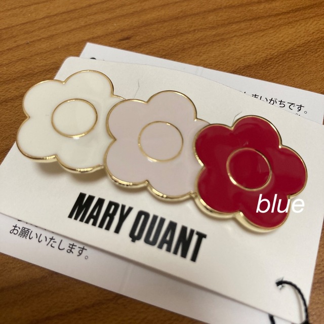 MARY QUANT(マリークワント)のマリークワント　ヘアクリップ　デイジー3連　ボルドー レディースのヘアアクセサリー(バレッタ/ヘアクリップ)の商品写真