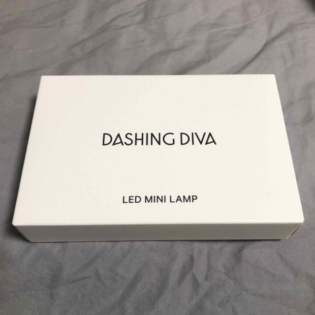 【新品】ダッシングディバ　付け爪　LED硬化ランプ コスメ/美容のネイル(ネイル用品)の商品写真