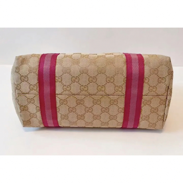 Gucci(グッチ)の美品❤️GUCCI キャンパストート　シェリーライン　ピンク　チャーム付 レディースのバッグ(トートバッグ)の商品写真