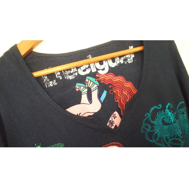 DESIGUAL(デシグアル)のデシグアル　イレヘム　ロンT　ワンピース　龍　ドラゴン　蝶　花　カットソー レディースのトップス(カットソー(長袖/七分))の商品写真