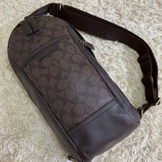 コーチ(COACH)の【美品】コーチ ボディバッグ レザー シグネチャー 70858 メンズ チャーム(ボディーバッグ)