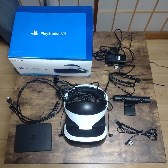 PlayStation VR(プレイステーションヴィーアール)のPlayStation VR カメラ同梱版 エンタメ/ホビーのゲームソフト/ゲーム機本体(その他)の商品写真