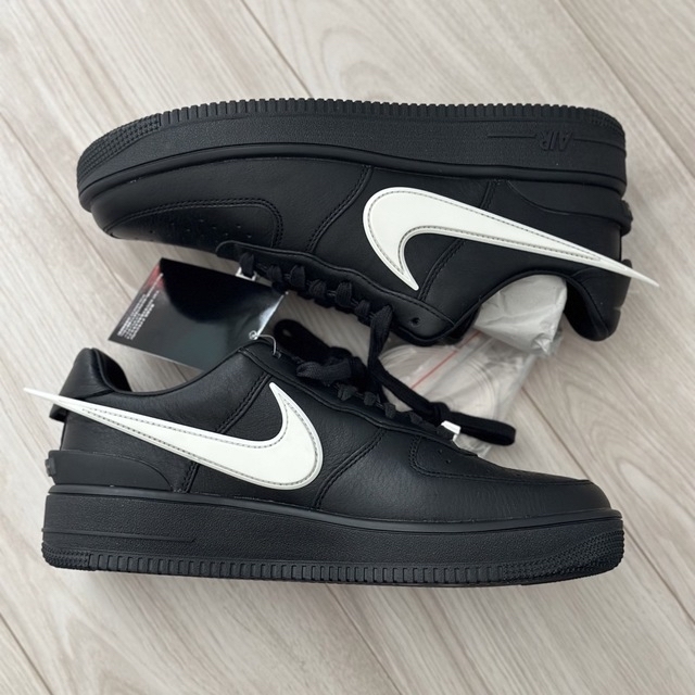 NIKE(ナイキ)のAMBUSH × Nike Air Force 1 Low Black メンズの靴/シューズ(スニーカー)の商品写真