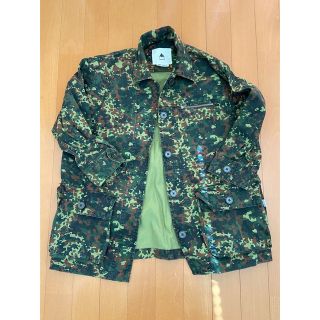 バートン(BURTON)の美品 BURTON 迷彩 カモ柄 ジャケット XS(ミリタリージャケット)