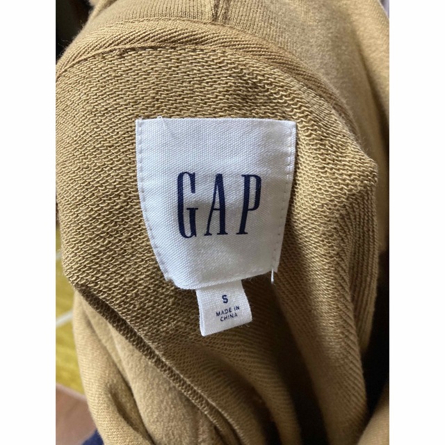 GAP(ギャップ)の専用　　Tシャツ&GAP パーカー　Sサイズ　黄土色 メンズのトップス(パーカー)の商品写真