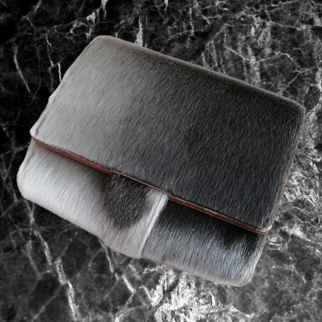 isola(アイソラ)の美品　アイソラ　二つ折り財布　アザラシ　ジャバラ　アコーディオンタイプ レディースのファッション小物(財布)の商品写真