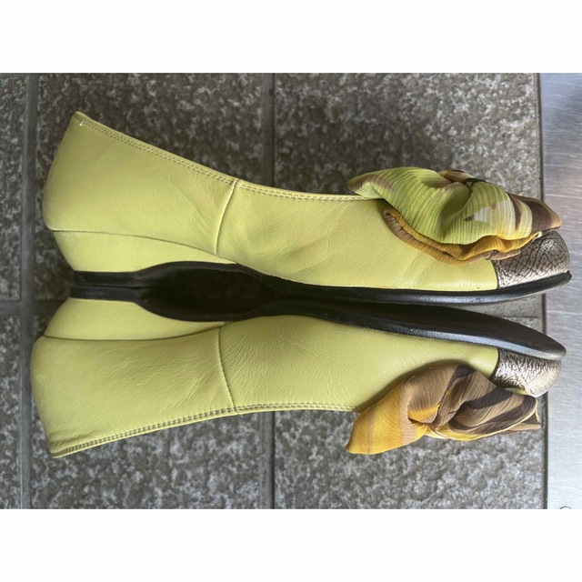ライムグリーン　パンプス　22.5センチ レディースの靴/シューズ(ハイヒール/パンプス)の商品写真