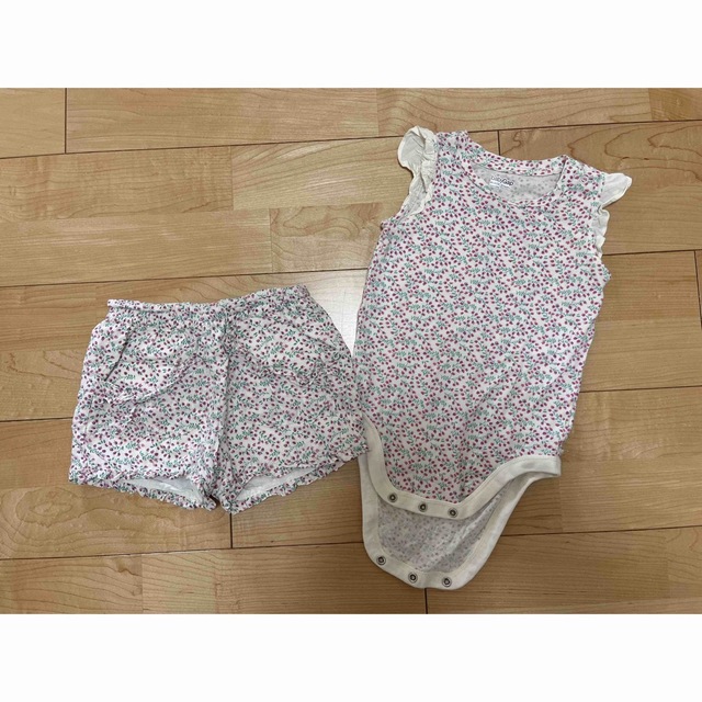 babyGAP(ベビーギャップ)のGAP 花柄　肌着　パンツ キッズ/ベビー/マタニティのベビー服(~85cm)(ロンパース)の商品写真