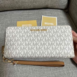 マイケルコース(Michael Kors)の【り。様専用ページ】　マイケルコース 長財布 バニラ ホワイト(財布)